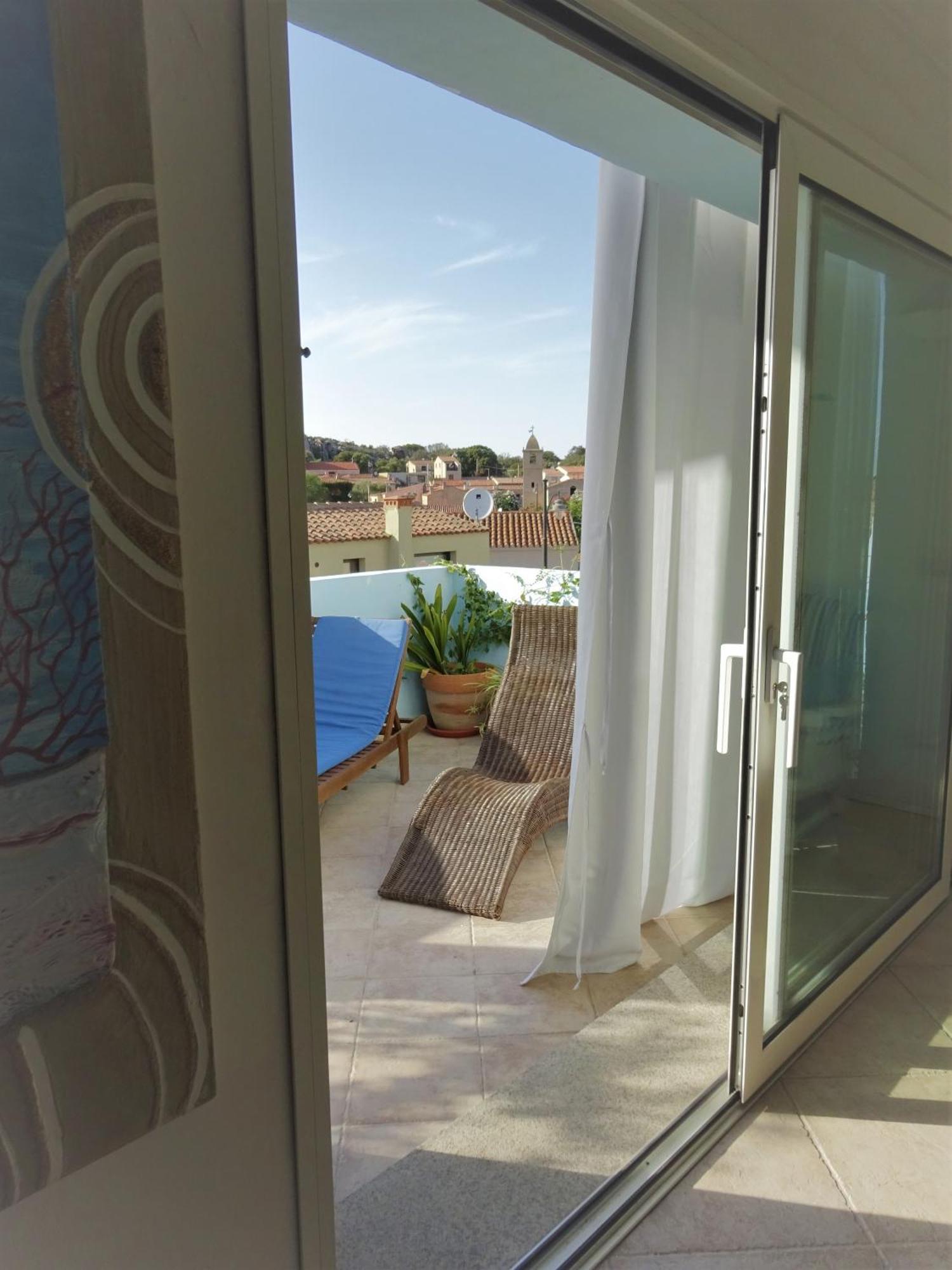 White - San Pantaleo Apartment Exterior photo